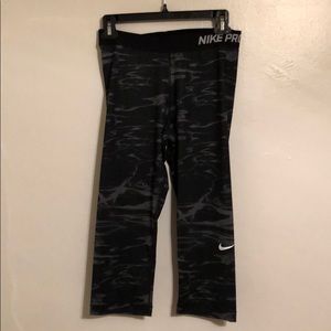 running/workout/yoga pants (mid-calf length)